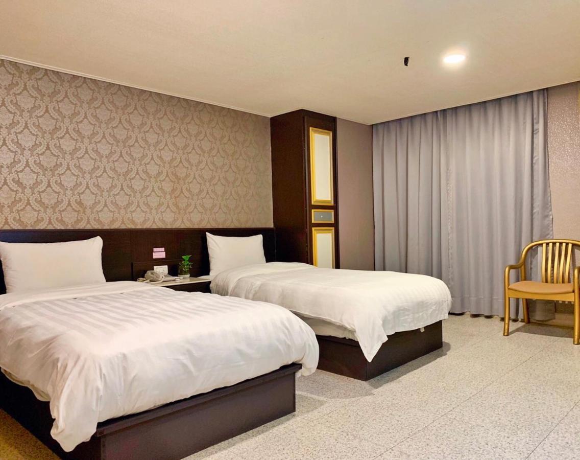 Jing Dian Business Hotel Таоюань Екстер'єр фото